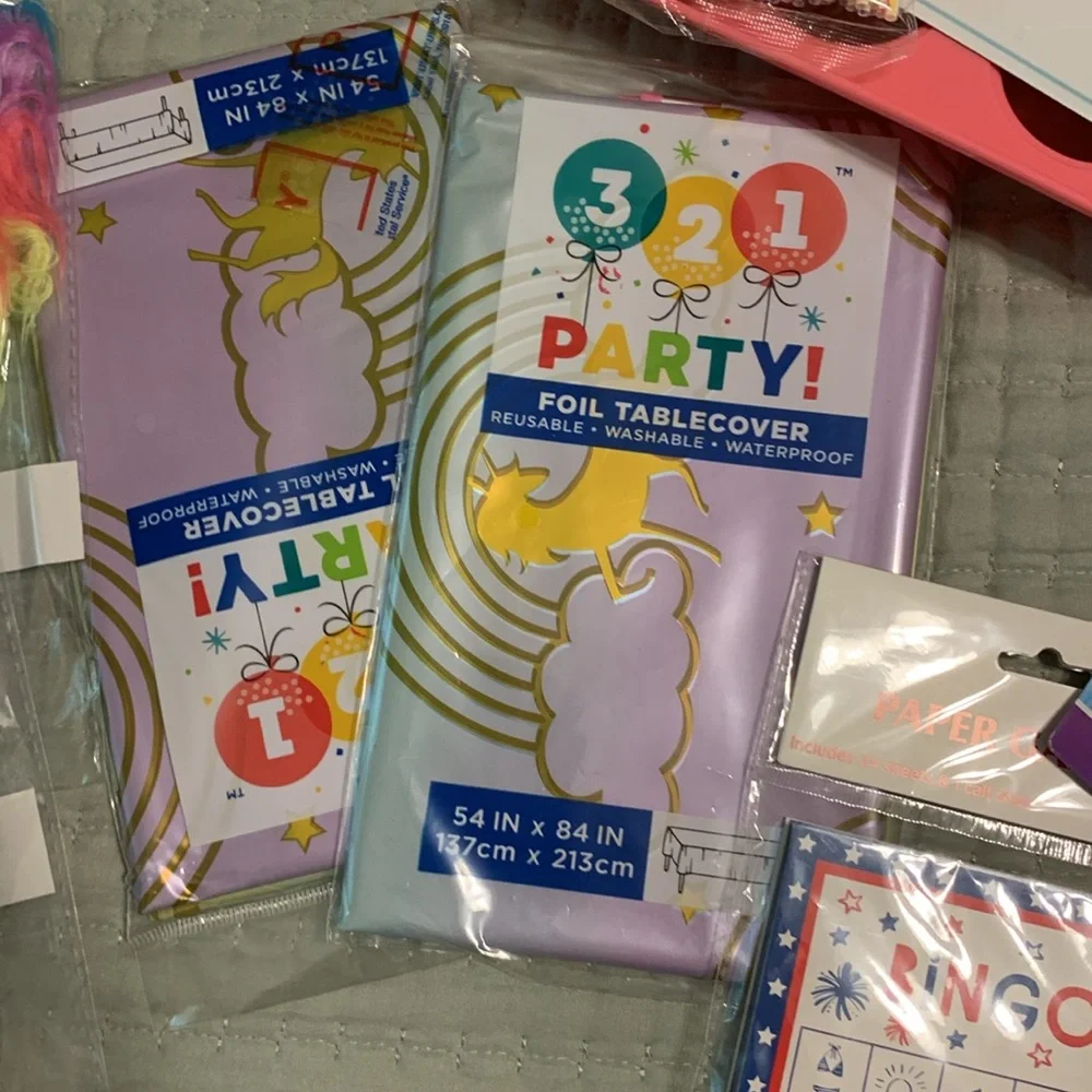 Party Up Girls 40 Pc Party Set NEW Fur Pens Tablecloths Bingo/Prizes & much more